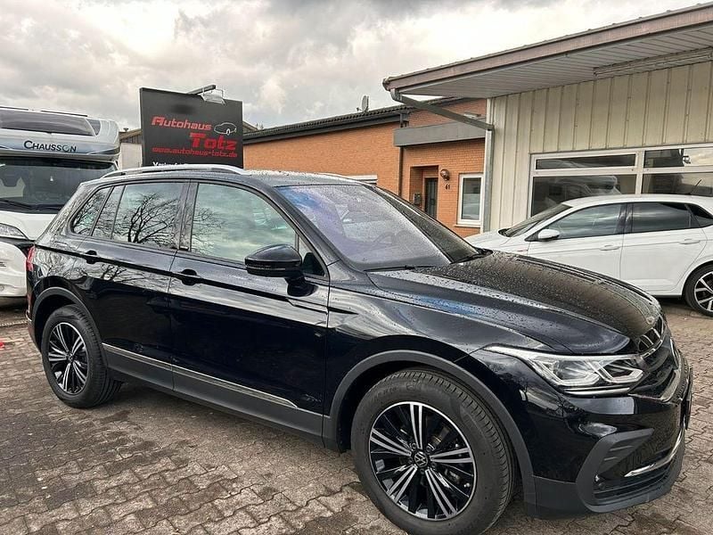 Gebraucht VW Tiguan United 150 PS (110 kW) 2021 Schwarz SUV