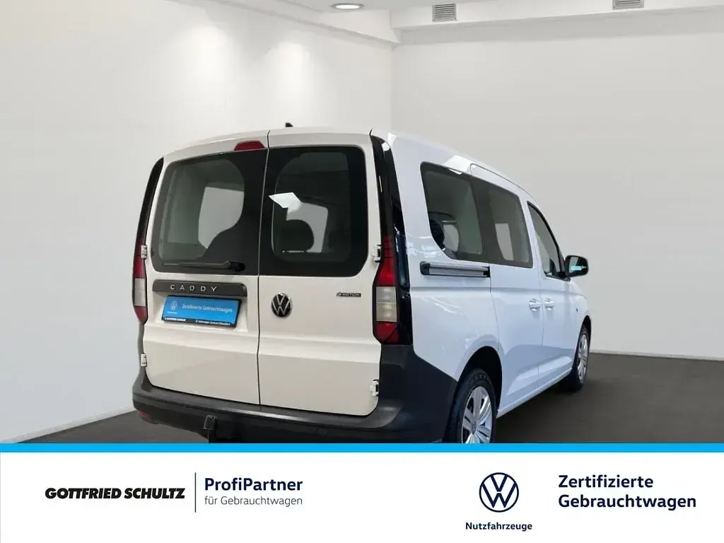Gebraucht VW Caddy Basis 122 PS (89 kW) 2023 Weiss Van / Kleinbus
