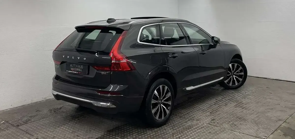 Gebraucht Volvo XC60 Plus 271 PS (199 kW) 2023 Platinum grey (metallic) SUV