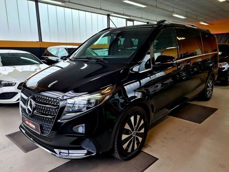 Schwarz Gebraucht 2024 Mercedes V300 Van / Kleinbus | 71.990 € (Teuer) - Bild 1/4