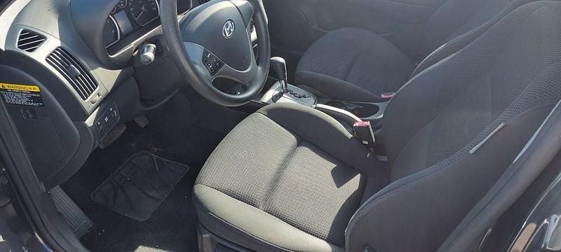 Gebraucht Hyundai i30 Comfort 116 PS (85 kW) 2008 Schwarz Kombi