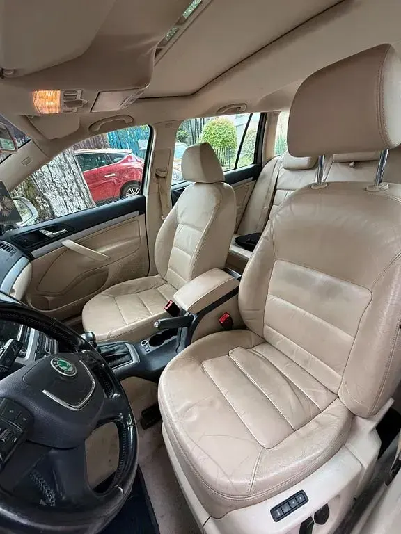 Gebraucht Skoda Octavia Classic 102 PS (75 kW) 2009 Beige Limousine