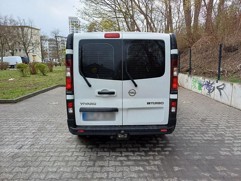 Gebraucht Opel Vivaro 125 PS (91 kW) 2017 Weiß Van / Kleinbus
