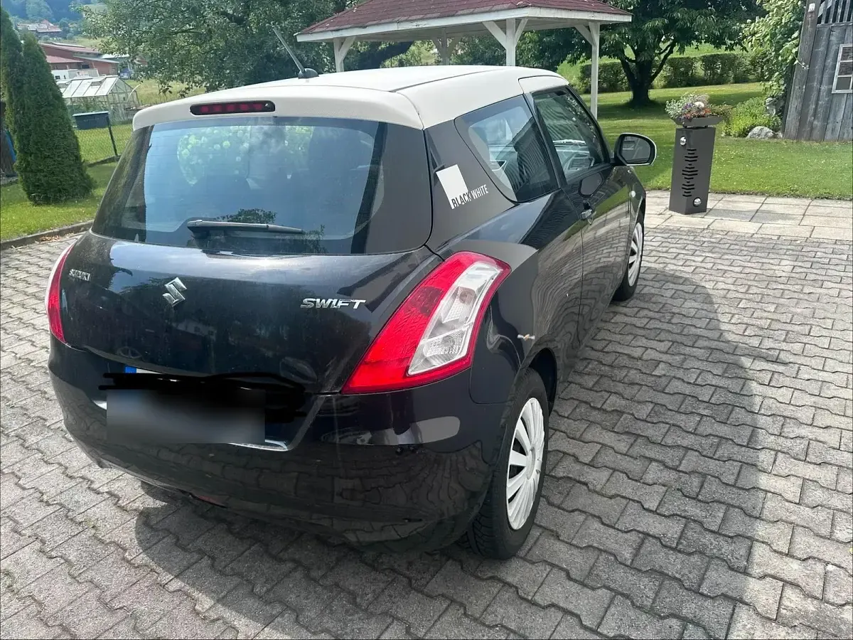 Gebraucht Suzuki Swift 94 PS (69 kW) 2013 Schwarz Kleinwagen