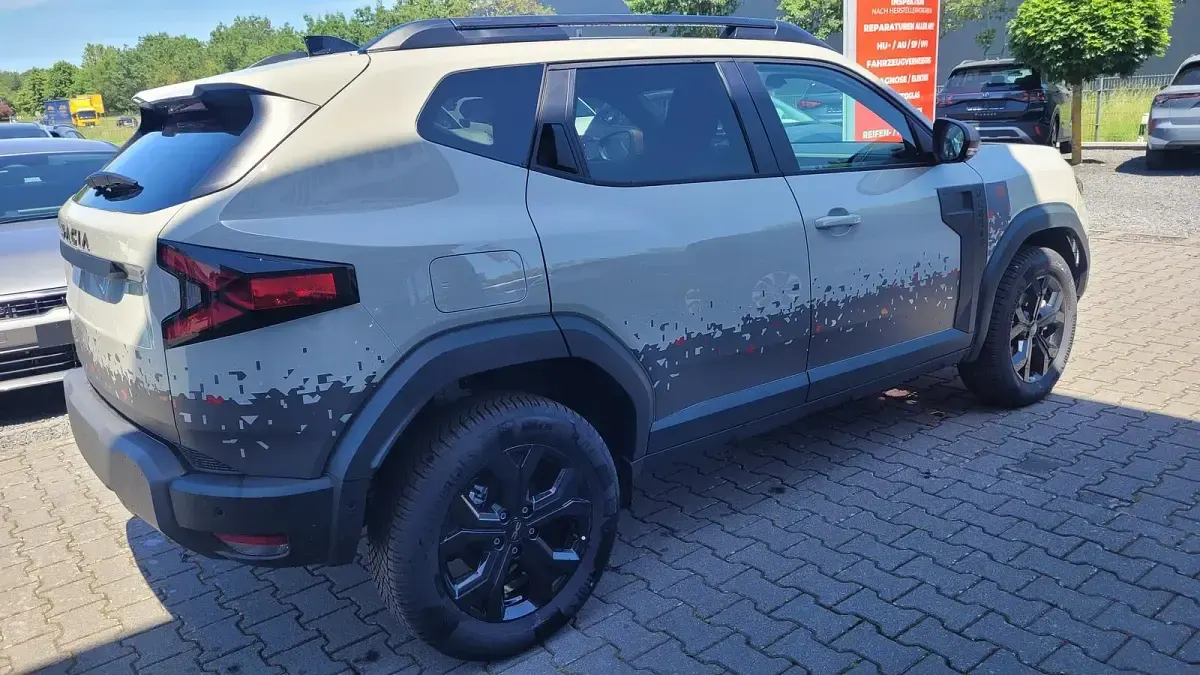 Neu Dacia Duster 154 PS (113 kW) 2026 Shiste grau SUV