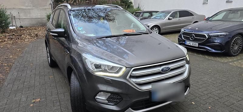 Gebraucht Ford Kuga 150 PS (110 kW) 2019 Grau SUV