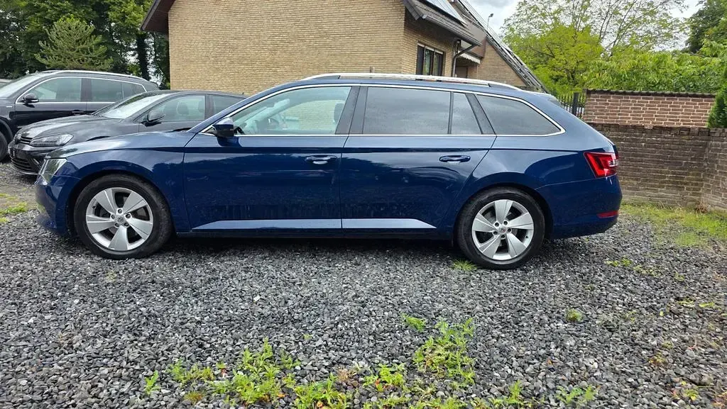 Gebraucht Skoda Superb Style 150 PS (110 kW) 2016 Blau Kombi