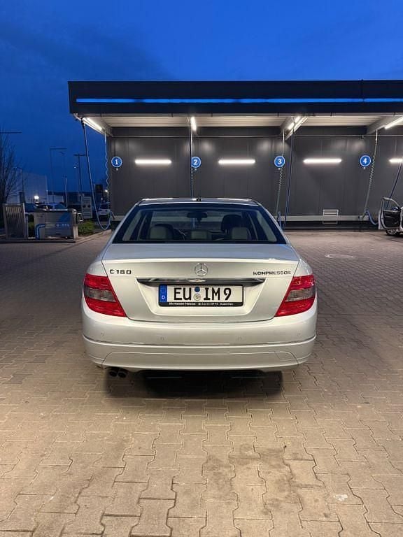 Gebraucht Mercedes C180 156 PS (114 kW) 2009 Silber Limousine
