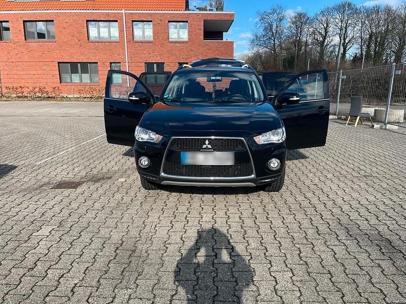 Gebraucht Mitsubishi Outlander 150 PS (110 kW) 2012 Schwarz SUV