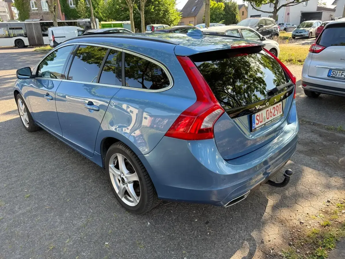 Gebraucht Volvo V60 Momentum 181 PS (133 kW) 2014 Blau Kombi