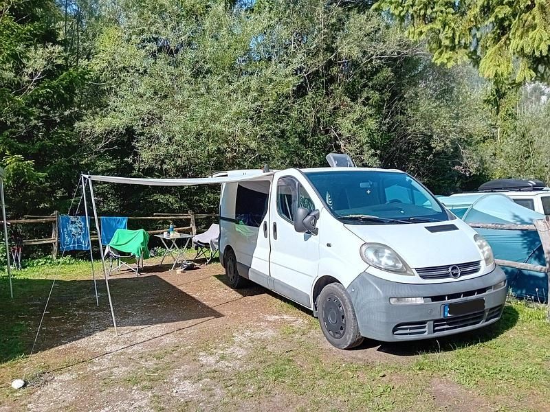 Weiß Gebraucht 2004 Opel Vivaro Van | 4.200 € - Bild 1/4