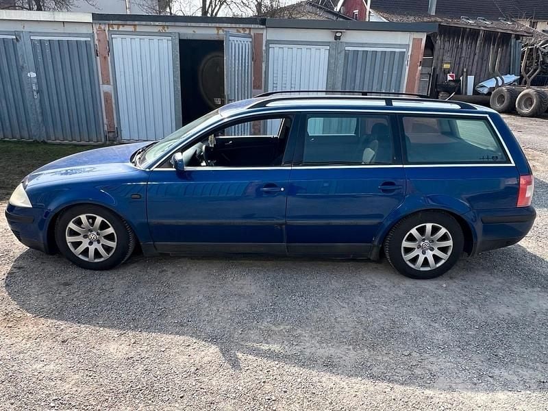 Gebraucht VW Passat 115 PS (84 kW) 2001 Blau Kombi