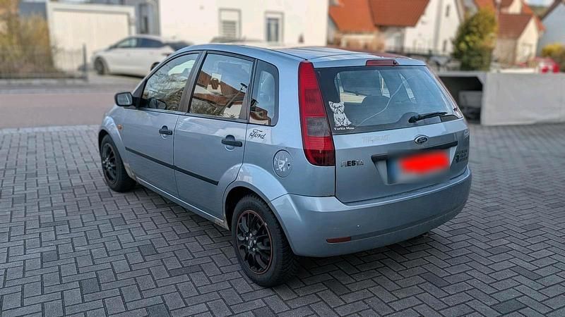 Gebraucht Ford Fiesta 80 PS (58 kW) 2005 Blau Kleinwagen