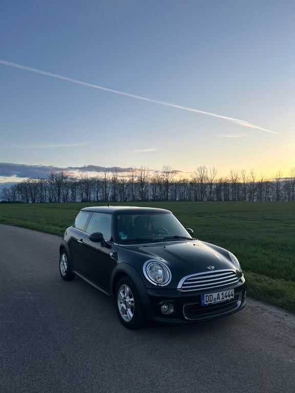 Schwarz Gebraucht 2011 Mini ONE Kleinwagen | 3.900 € (Fairer Preis) - Bild 1/4