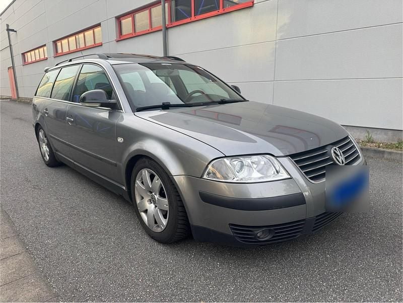Grau Gebraucht 2002 VW Passat Kombi | 3.450 € (Teuer) - Bild 1/4