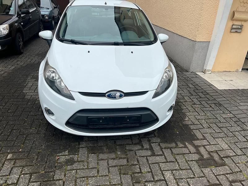 Weiß Gebraucht 2009 Ford Fiesta Kleinwagen | 2.800 € (Fairer Preis) - Bild 1/4