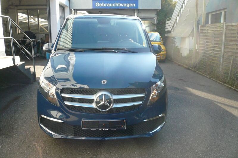 Blau Gebraucht 2019 Mercedes V220 Van / Kleinbus | 38.490 € (Guter Preis) - Bild 1/4