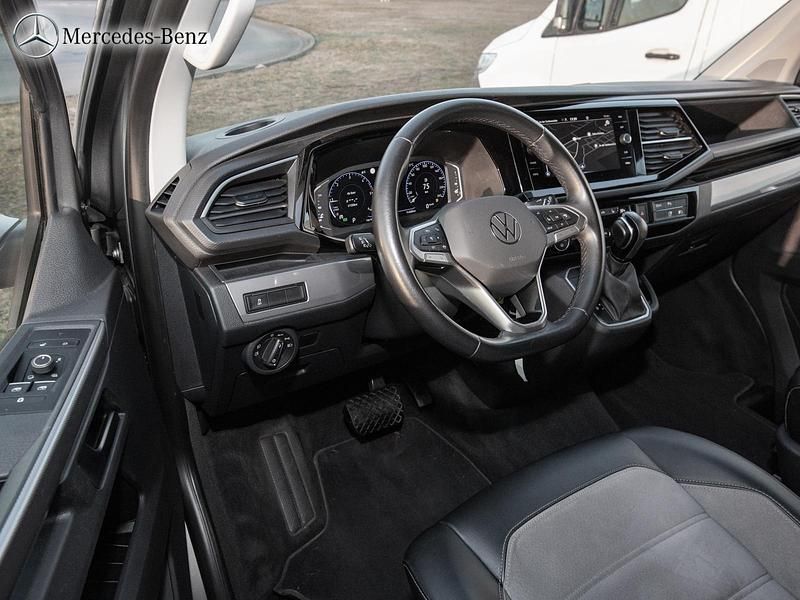 Usado VW Multivan Generation Six 150 HP (110 kW) 2022 Bege Monovolume