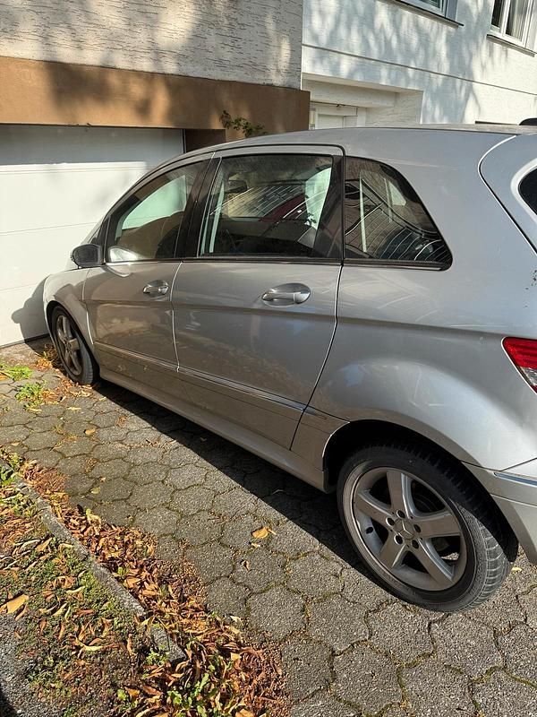 Gebraucht Mercedes B180 109 PS (80 kW) 2006 Silber Van / Kleinbus