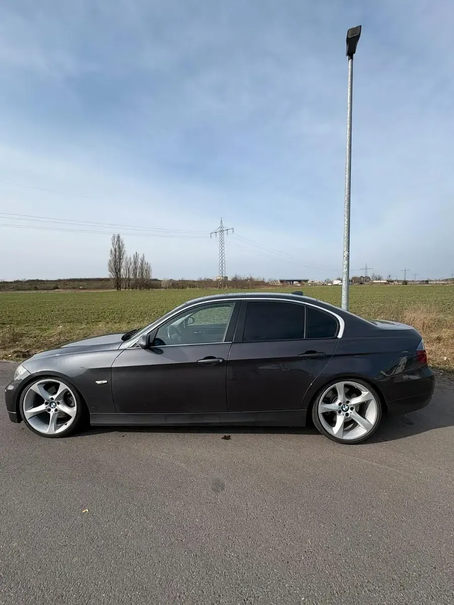 Gebraucht BMW 325 197 PS (144 kW) 2007 Grau Limousine
