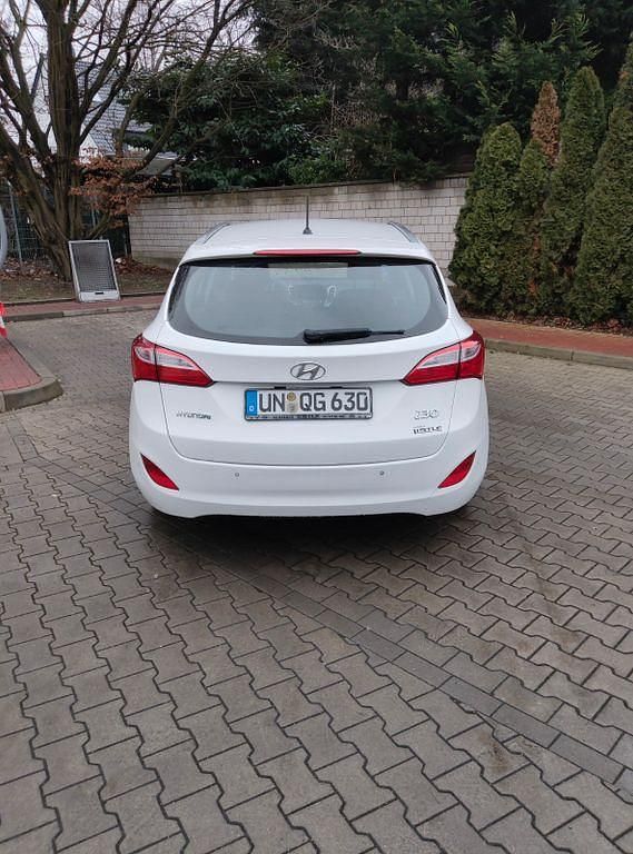 Gebraucht Hyundai i30 Classic 99 PS (72 kW) 2014 Weiß Kombi