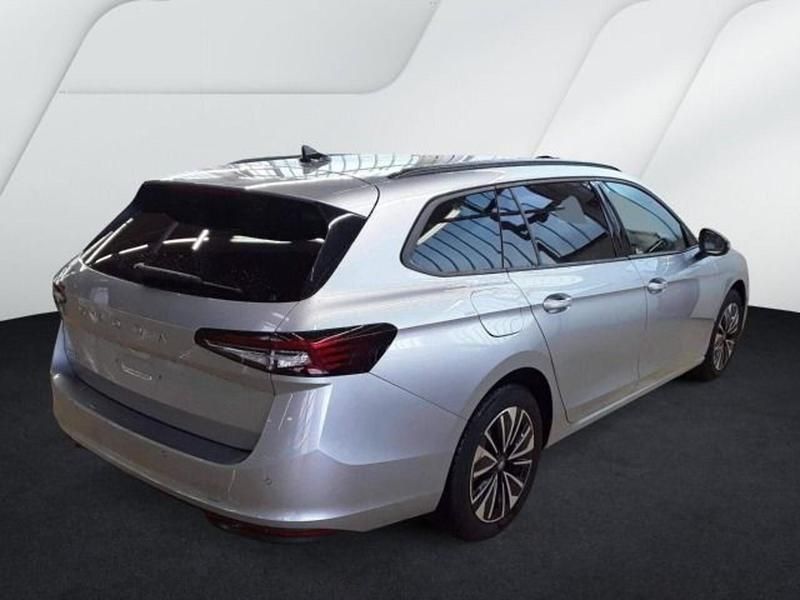 Gebraucht Skoda Superb Selection 150 PS (110 kW) 2025 Pebble silber metallic Kombi