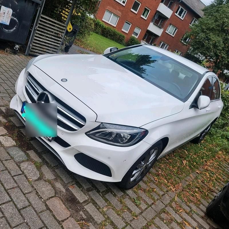 Weiß Gebraucht 2016 Mercedes C200 Limousine | 8.999 € (Superpreis) - Bild 1/4