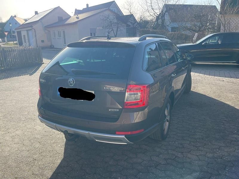 Gebraucht Skoda Octavia 184 PS (135 kW) 2014 Braun Kleinwagen