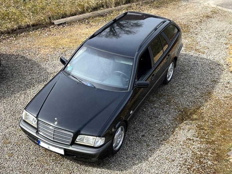 Schwarz Gebraucht 2000 Mercedes C200 Limousine | 1.990 € (Guter Preis) - Bild 1/4