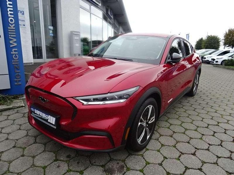 Gebraucht Ford Mustang Mach-E Basis 197 kW (269 PS) 2024 Lucid rot SUV