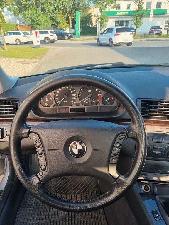 Silber Gebraucht 2002 BMW 318 Limousine | 2.200 € (Guter Preis) - Bild 1/4