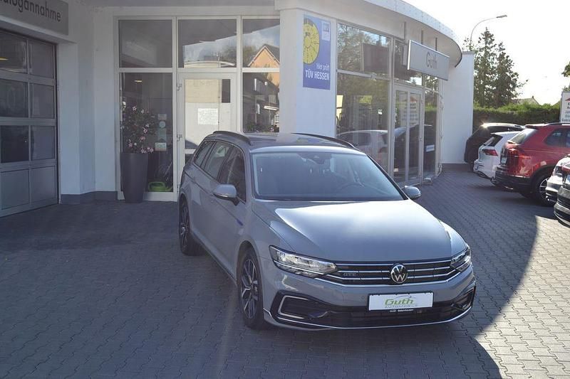 Grau Gebraucht 2022 VW Passat GTE Kombi | 26.980 € (Guter Preis) - Bild 1/3