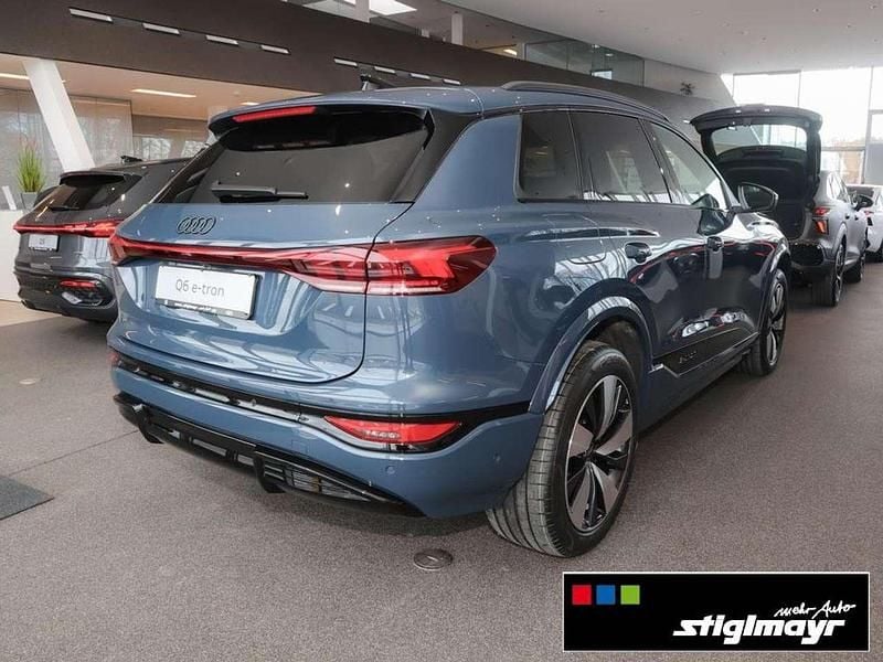 Neu Audi Q6 e-tron Performance 225 kW (306 PS) 2026 Plasmablau metallic SUV