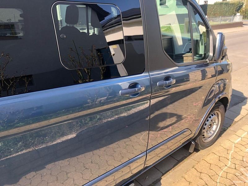 Gebraucht Ford Tourneo 131 PS (96 kW) 2020 Blau Van / Kleinbus