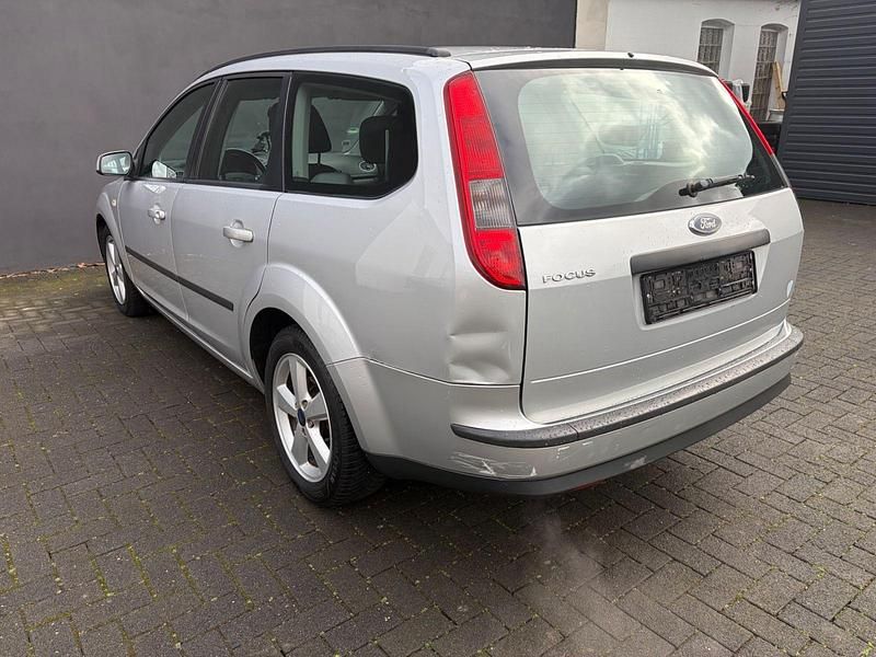 Gebraucht Ford Focus Sport 116 PS (85 kW) 2005 Silber Kombi