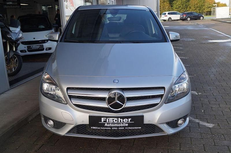 Gebraucht Mercedes B200 Sport 156 PS (114 kW) 2012 Silber Kleinwagen