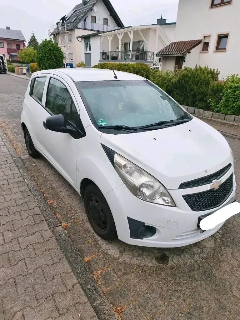Używany Chevrolet Spark 68 KM (50 kW) 2011 Biały Hatchback