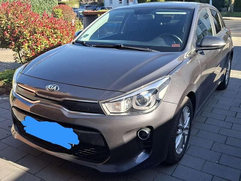 Gebraucht Kia Rio DREAM-TEAM Edition 84 PS (61 kW) 2019 Grau Limousine