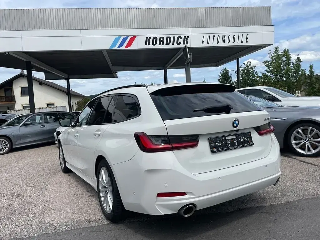 Gebraucht BMW 320 Sport Line 184 PS (135 kW) 2024 Weiß Kombi