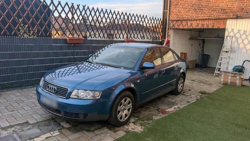 Blau Gebraucht 2001 Audi A4 Limousine | 2.000 € (Fairer Preis) - Bild 1/4
