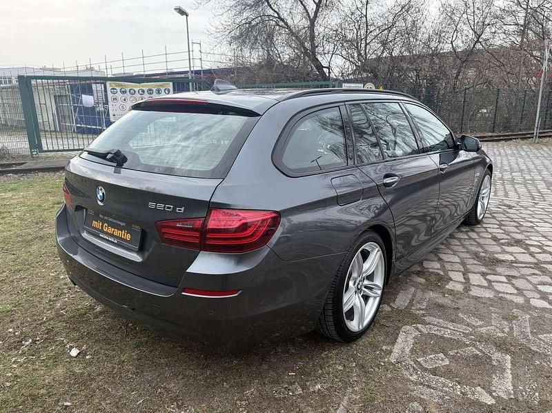 Gebraucht BMW 520 190 PS (139 kW) 2016 Mineralgrau metallic Kombi