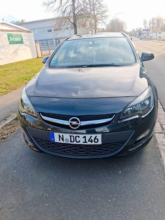 Gebraucht Opel Astra Edition 95 PS (69 kW) 2014 Schwarz Kombi
