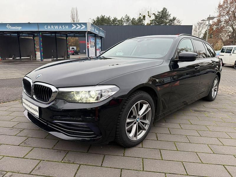 Schwarz Gebraucht 2019 BMW 520 Sport Line Limousine | 19.699 € (Superpreis) - Bild 1/4