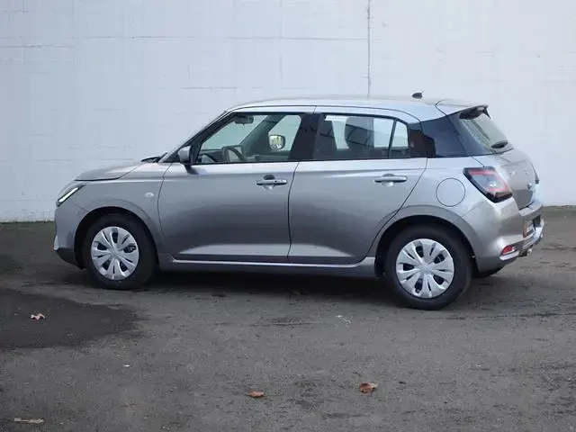 Neu Suzuki Swift Club 82 PS (60 kW) 2026 Silber Kleinwagen