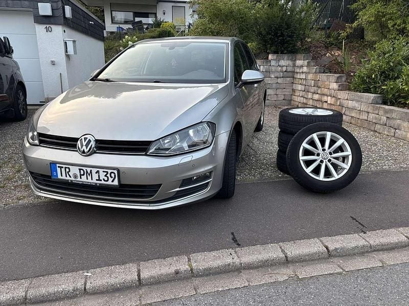 Gebraucht 2015 VW Golf VII LOUNGE Limousine | 7.999 € (Superpreis) - Bild 1/4