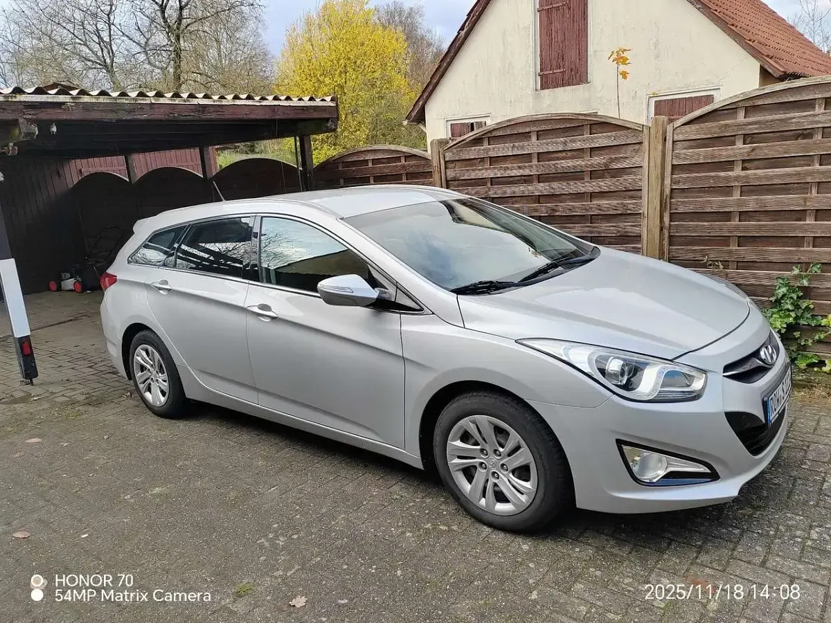 Gebraucht Hyundai i40 Style 136 PS (100 kW) 2013 Grau Kombi