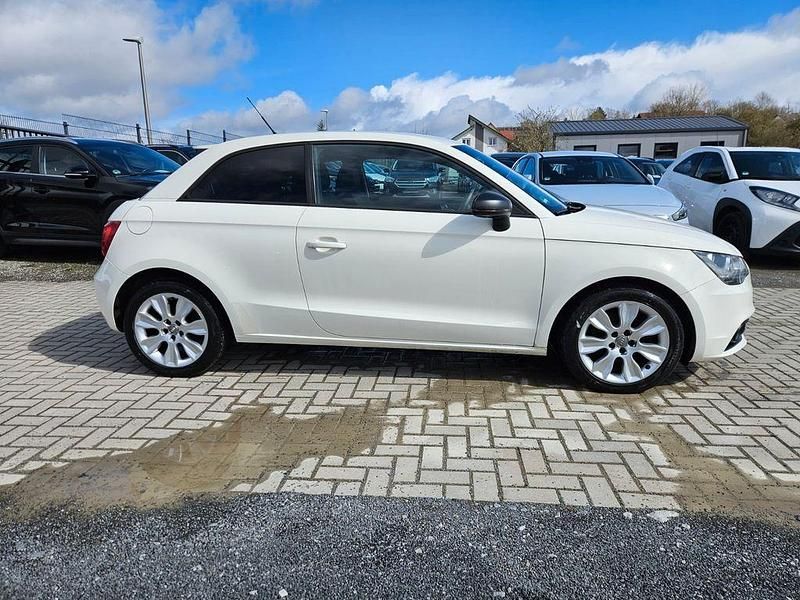 Gebraucht Audi A1 Ambition 122 PS (89 kW) 2010 Beige Kleinwagen