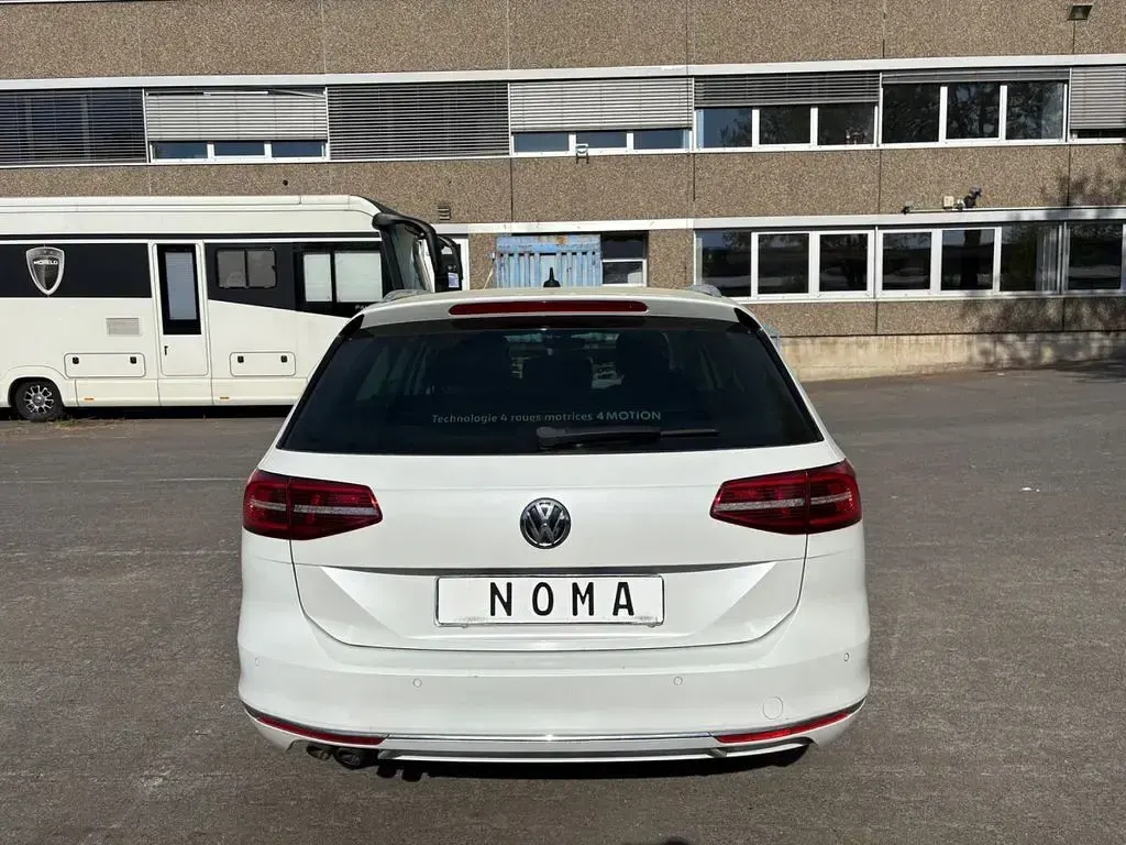 Gebraucht VW Passat Highline 150 PS (110 kW) 2016 Weiß
