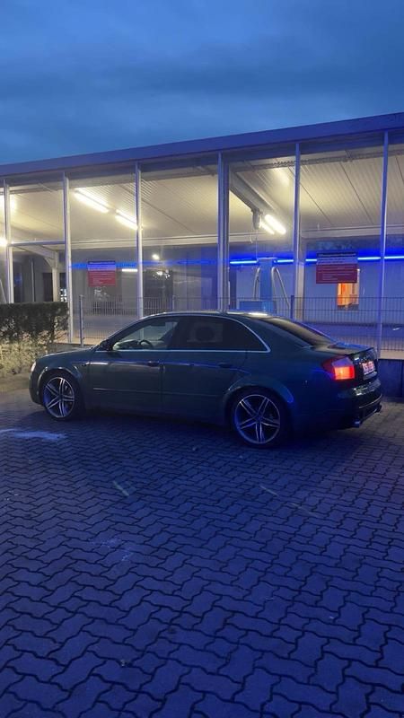Grün Gebraucht 2001 Audi A4 Design Limousine | 3.800 € (Fairer Preis) - Bild 1/4