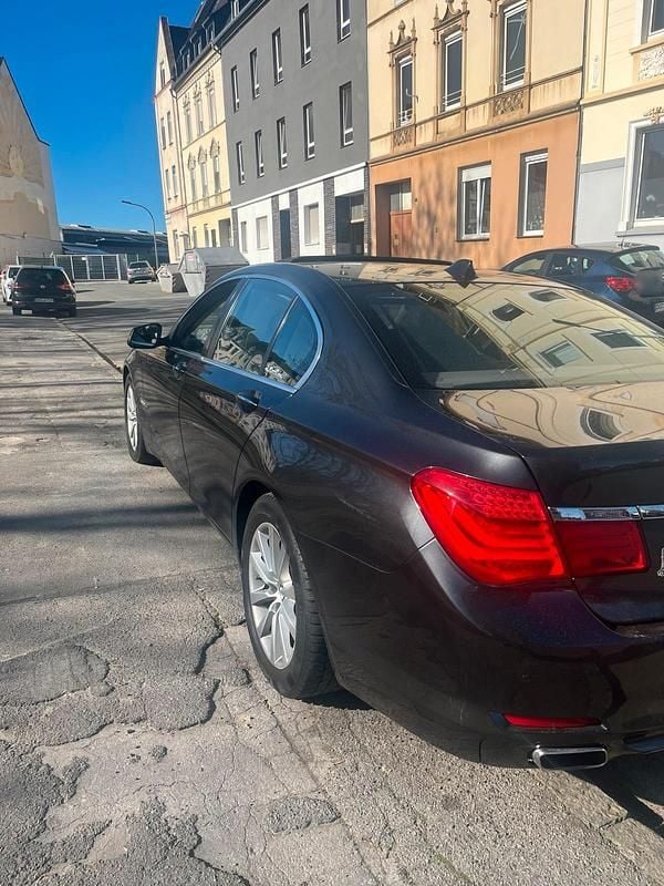 Gebraucht BMW 740 306 PS (225 kW) 2012 Schwarz Limousine